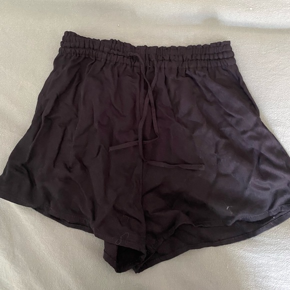 New high waisted black shorts - Picture 2 of 3